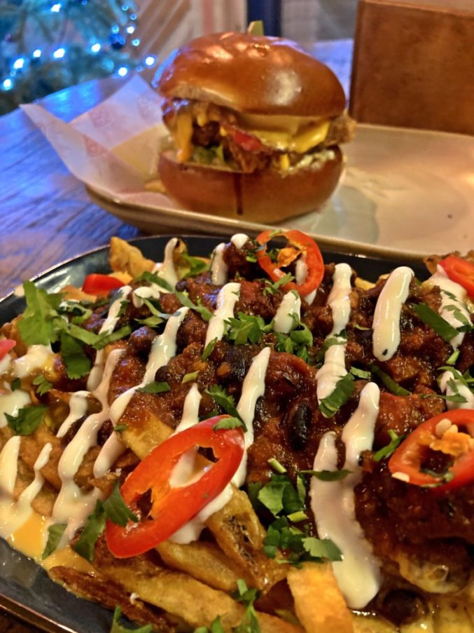 Hubbox in #CardiffBay 🍔

My favourite burger restaurant <a href="/HubboxSW/">Hub Box</a> is also a little bit of Cornwall - one of my favourite staycation destinations. Beef, chicken or vegan, there's plenty of choice, including dirty fries and giant onion rings on the side: ow.ly/ESV250NegSn