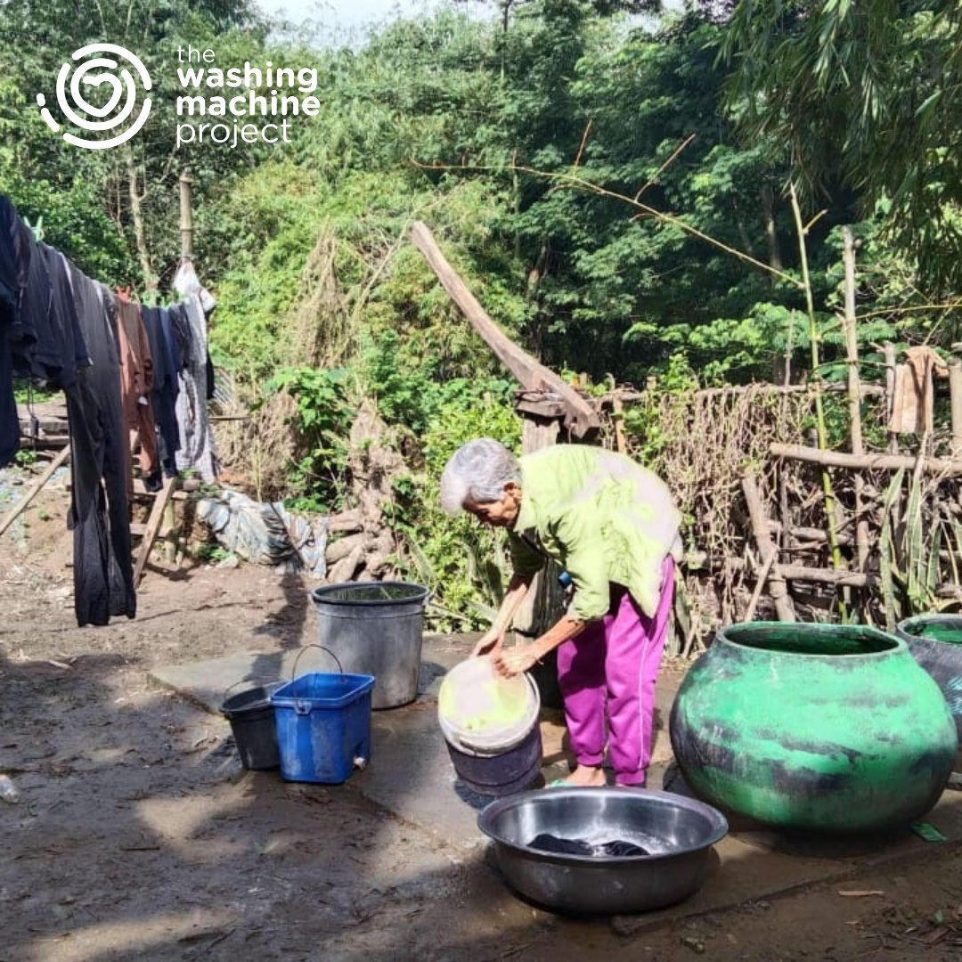 While this photo was taken by TWMP Volunteers during research in Philippines in 2019, several people worldwide painfully hand wash laundry for hours every week. Our heartfelt plea for better healthcare – let’s support #CleanClothesForAll. Learn more at thewashingmachineproject.org