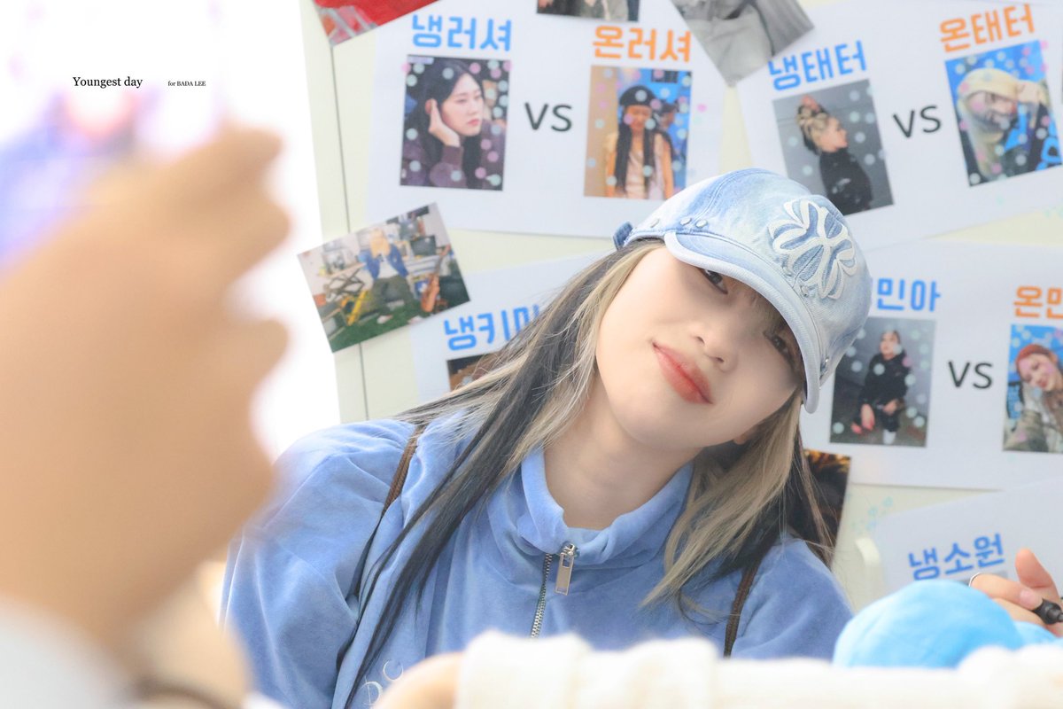 legowithbada's tweet photo. 언니 뭐 안해도 사람들이 좋아하는 사람이라 다들 뒷풀이 오라고 난리인데 철옹성처럼 안온다고함 

시무룩해있는데 누가 나한테 너는? 해서 나? 가야지.. 라는거 엿듣고 일정 무리해서 마치고 9시쯤 올듯 자리 없어서 멀리 앉아있는데 이렇게 쳐다보면서 나 보고싶었어? 라고 할거같이생김 https://t.co/Utp6TWIpRm