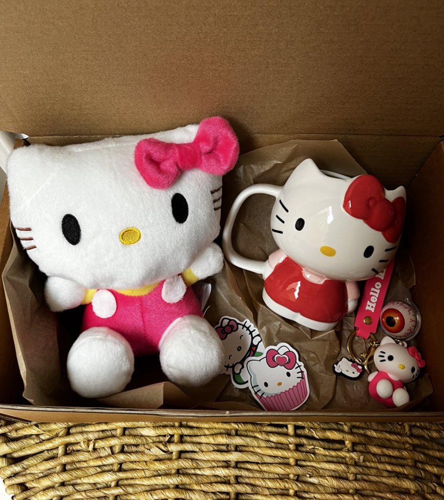 julan_store's tweet photo. Hello Kitty Gift Box https://t.co/RZJpHhImz4