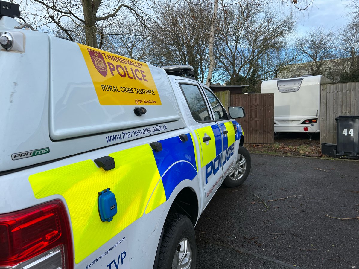 TVP_RuralCrime's tweet photo. PC’s Dollery & Bowers have located this Bailey caravan which was stolen on the 01/01/24 from the Burnham area👮♂️We are making enquiries to trace its movements since the theft🕵️♂️
The caravan was registered with @CRiSDatabase allowing us the complete accurate checks 💻 https://t.co/8s6eLsFkFj