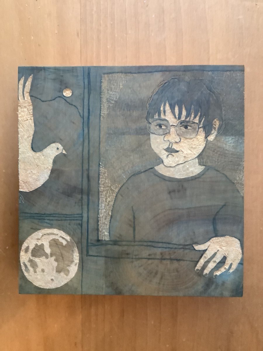 I’m busy engraving “Young Girl with Moon”. Eight year old Gwen sat for the portrait. I’m carving the whole thing with a fine tint tool.
sallyhands.co.uk
#woodengraving #printmaking