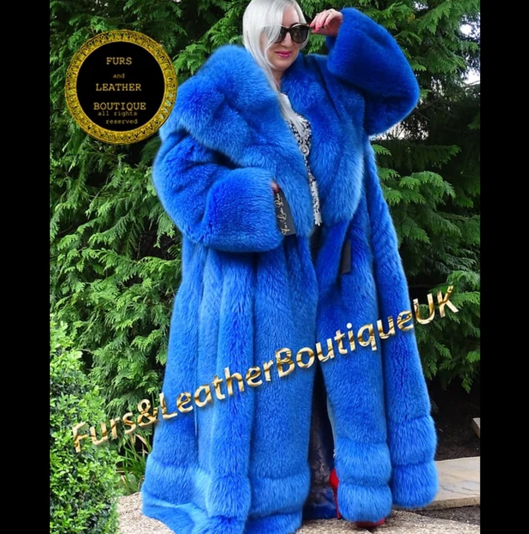 Available for sale #platinumshadow #fox #fur #swingcoat #imperial #style #unisex #plussize #luxurylifestyle #luxury #fox #sagafursroyal #Welcome2024