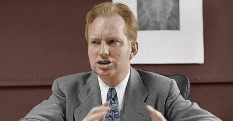 InfiniLuc's tweet photo. Back in 1960, L. Ron Hubbard described a race of beings called The Marcabians to his ever attentive Scientology recruits.
These Marcabians were apparantly grey skinned humanoids, hairless and around 4 1/2 feet tall and hailed from the star Alkaid in the Big Dipper. https://t.co/IsJb5kddxY