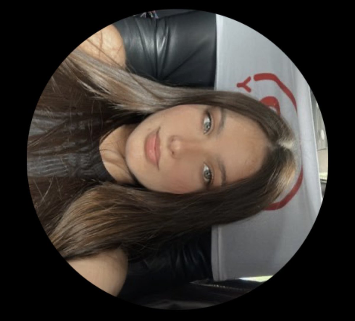 ellavicenzi's tweet photo. @maira_leonela10 Miren a la victima y a las victimarias.
Buscar roña es de fea y aburrida porque nadie te da bola 😘 https://t.co/mz54f5Q52q