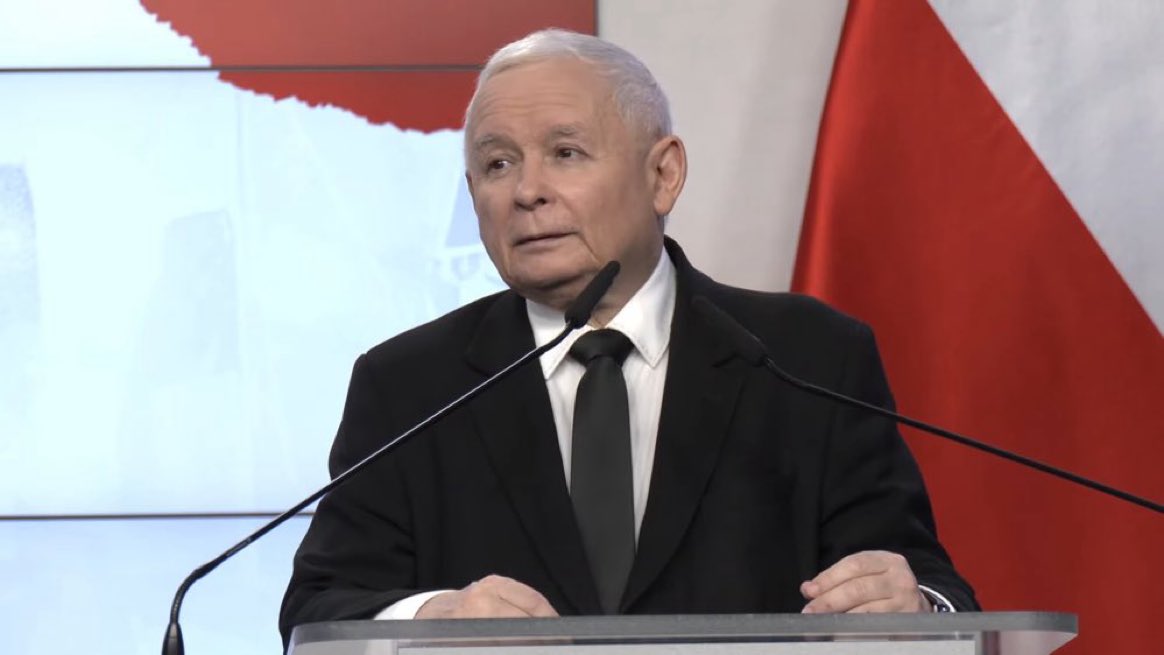 PILNE24's tweet photo. Symetryści tego nie napiszą więc:

Warto odnotować, że dziś czyli 3 stycznia 2024 roku po raz pierwszy od 8 lat informacyjna telewizja publiczna TVP Info transmitowała na żywo wystąpienie lidera partii opozycyjnej. https://t.co/GLPuLDuw9v