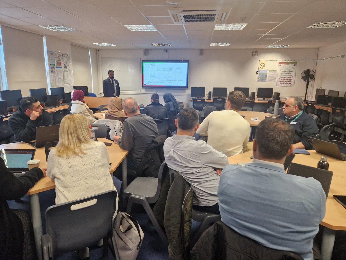 MrJSearleCS's tweet photo. Great to be working with so many Computing teachers today as part of @ChilternLT PDD day. #CLTWorkingTogether https://t.co/xQJBAWqqYF