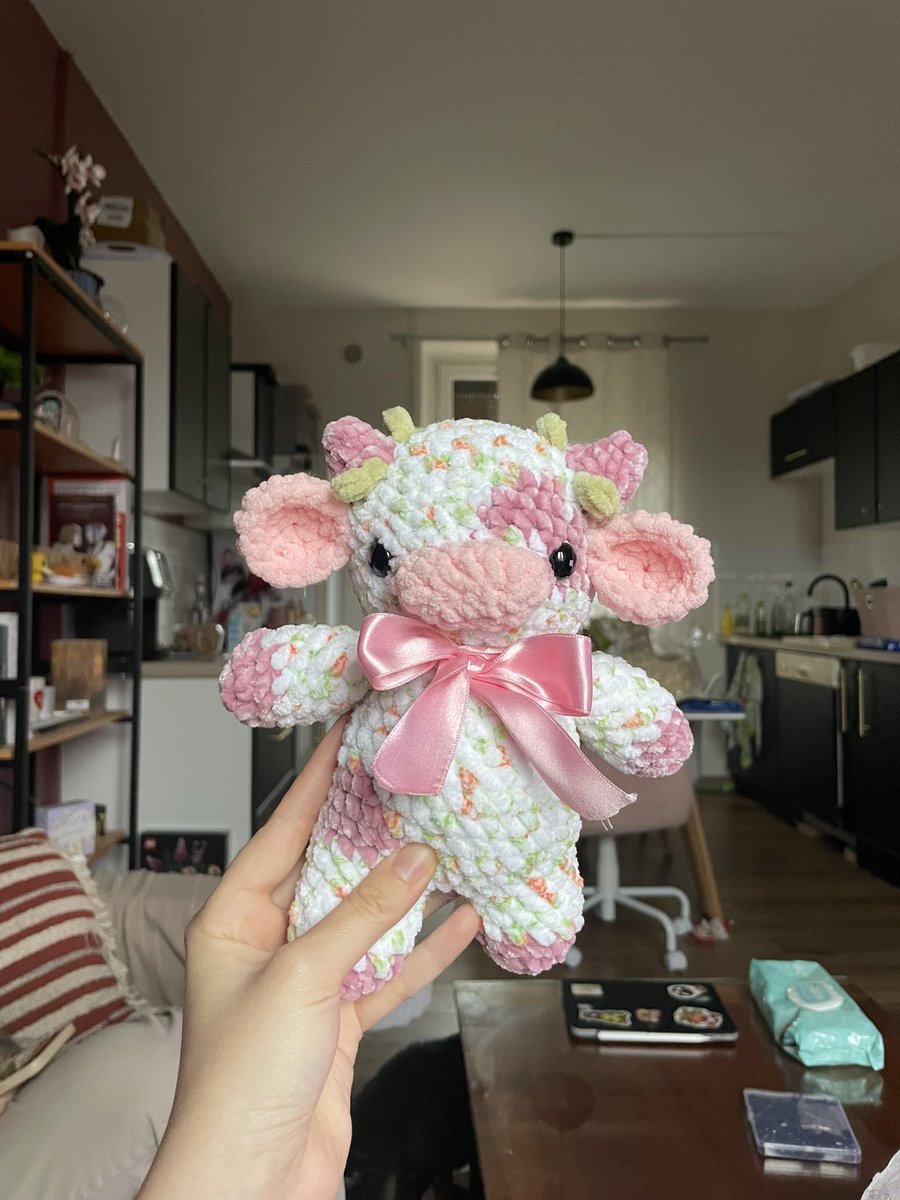 polarbeeru's tweet photo. 🧶 THREAD / Commencer le crochet 🧶 

On m’a beaucoup posé la question en message privé, j’ai commencé il y a 2 mois et je vous partage tout ce que j’utilise en matériel / astuces etc ✨💕

1/? https://t.co/2T5SkXzP4e