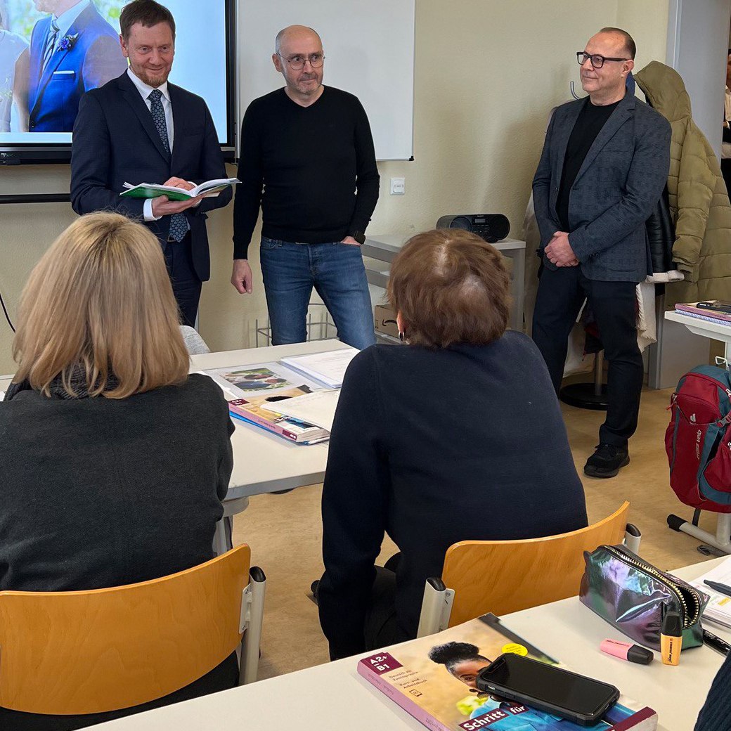 Die #Volkshochschule​n leisten einen maßgeblichen Beitrag beim Thema Integration. Im Leipziger Land übernehmen sie rund 90% der #Integrationskurs​e. Es braucht hier einen pragmatischen &amp; unbürokratischen Ansatz, damit die Menschen so schnell wie möglich in Arbeit kommen. (SK)