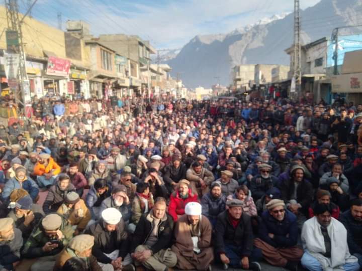 MAbbas162's tweet photo. The protest in Skardu against the rise in wheat prices has entered its ninth day
#Protest 
#Right 
#GilgitBaltistan https://t.co/dKuRR2Fnvz