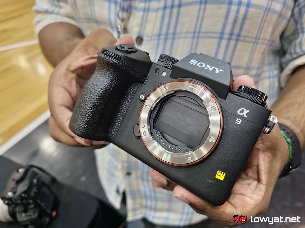 LowyatNET's tweet photo. #Sony #Alpha9III Hands On: Not A Hobbyist Camera
https://t.co/TNWFU69uiM https://t.co/xcwybcRQcC