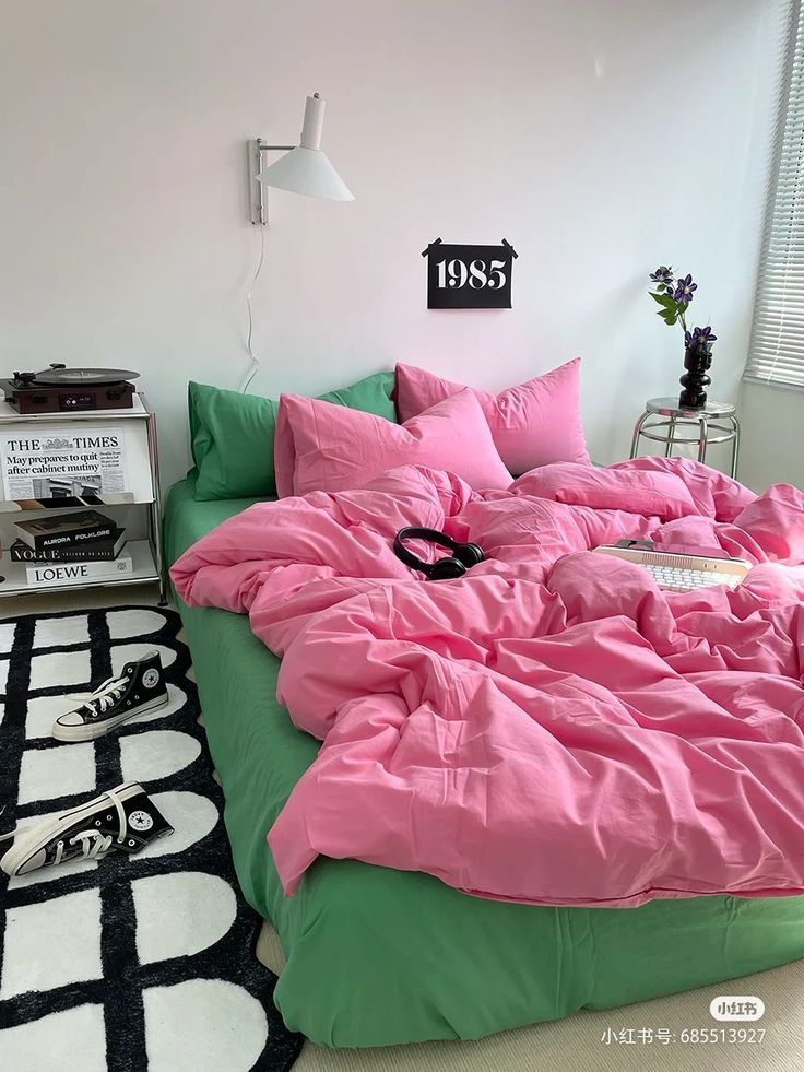 designdocument's tweet photo. Pink! 🧠🌷👛🌸 https://t.co/vdMsj04MFf