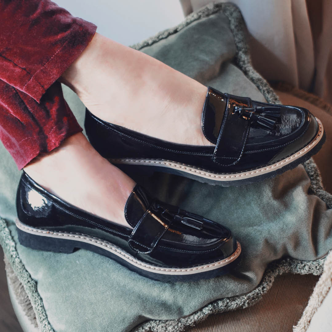 Back to the grind… but isn’t that just an excuse to treat yourself to a new pair of work shoes? Return to the office with shine in your step in these classic tassel loafers. Shop now: ow.ly/Fzaw50Qkvm1 #loafers #shoes #workwear #footwear #pavers #backtowork