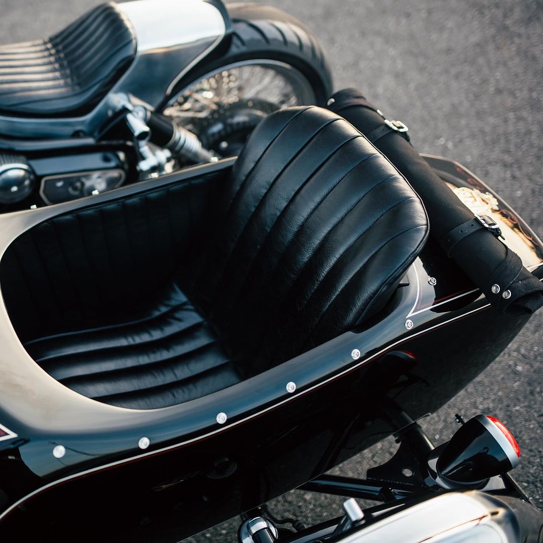 royalenfieldpl's tweet photo. Projekt z wózkiem bocznym może stanowić prawdziwe wyzwanie! Zanurz się w świecie Royal Enfield Super Meteor 650, przeprojektowanym przez Cherry's Company.
#SuperMeteor650 #CustomWorld #CustomBike #RoyalEnfieldCustomWorld #CustomMotorcycle #RoyalEnfield #RoyalEnfieldCustoms https://t.co/DuNRJQ7Eeo