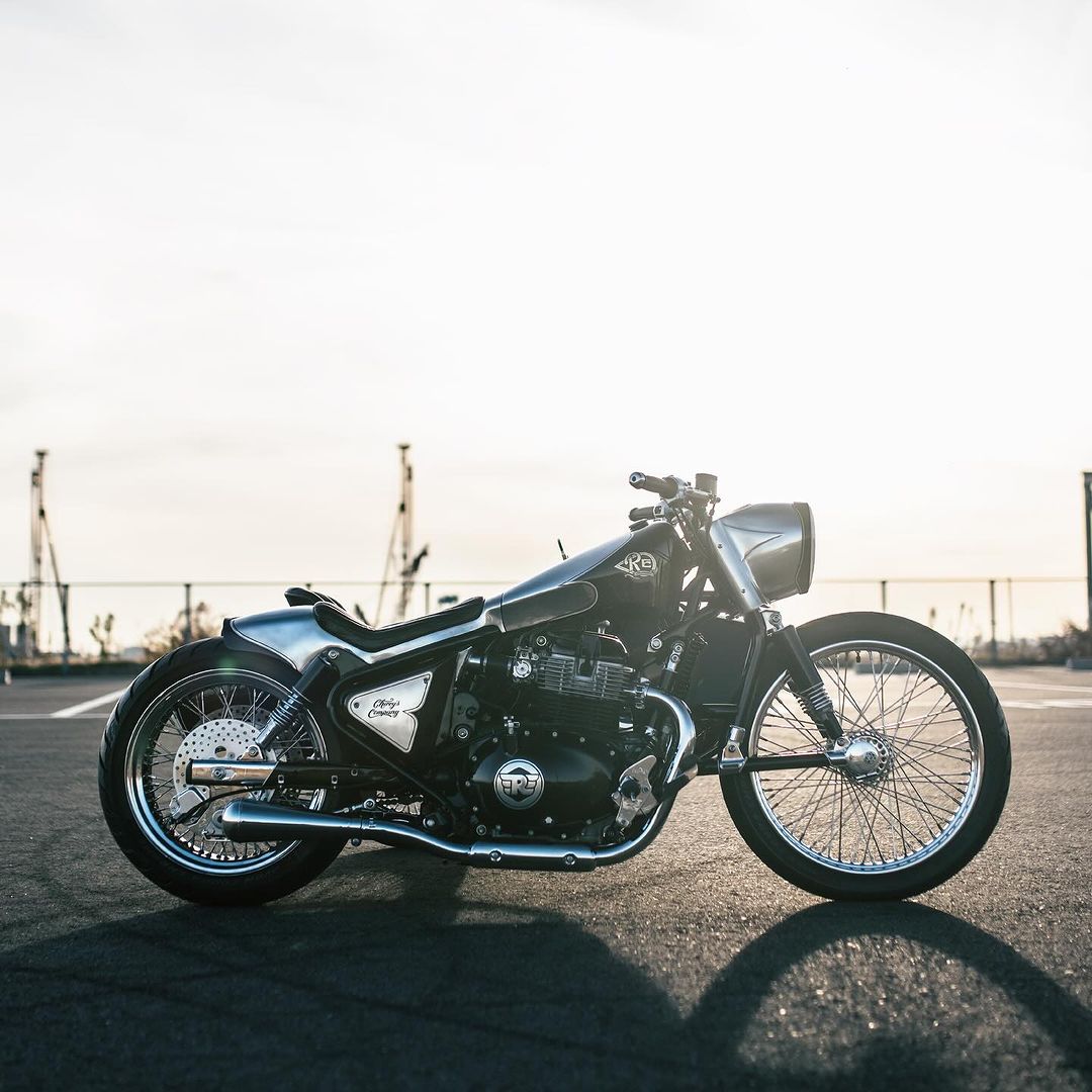 royalenfieldpl's tweet photo. Projekt z wózkiem bocznym może stanowić prawdziwe wyzwanie! Zanurz się w świecie Royal Enfield Super Meteor 650, przeprojektowanym przez Cherry's Company.
#SuperMeteor650 #CustomWorld #CustomBike #RoyalEnfieldCustomWorld #CustomMotorcycle #RoyalEnfield #RoyalEnfieldCustoms https://t.co/DuNRJQ7Eeo