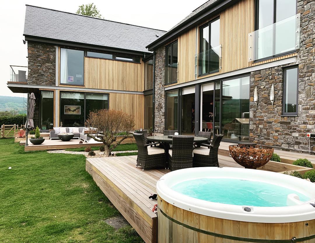 edecksdecking's tweet photo. Starting a new project as we ring in the New Year? 🎉

Make https://t.co/YAYkMkwxvS your go-to destination for all your building material needs! 

The New Year is brimming with possibilities; make the most of it with https://t.co/YAYkMkwxvS. 🎆🎈 #NewYearNewProject #DIYJourney https://t.co/E3dypVKzkz