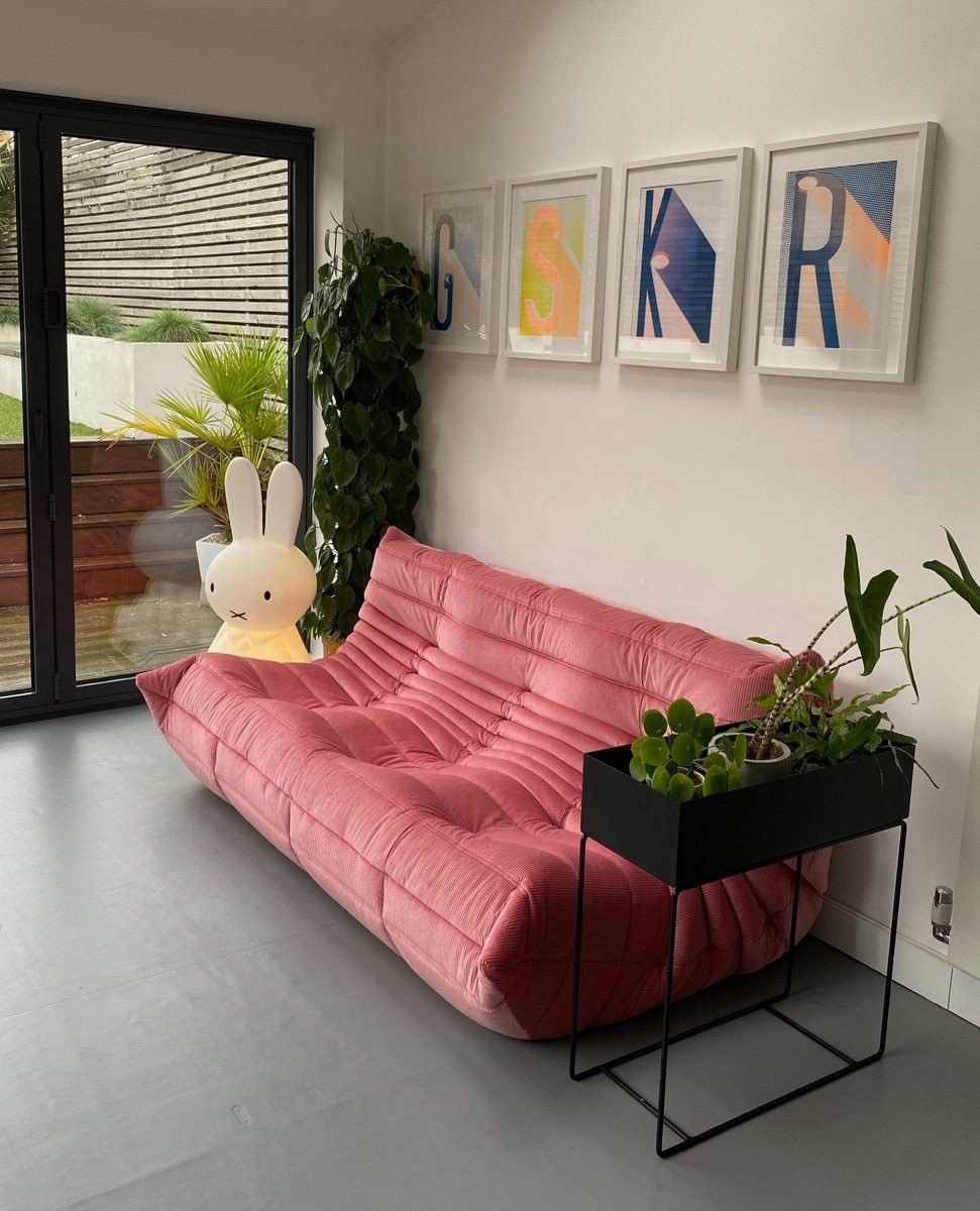 designdocument's tweet photo. Pink! 🧠🌷👛🌸 https://t.co/vdMsj04MFf