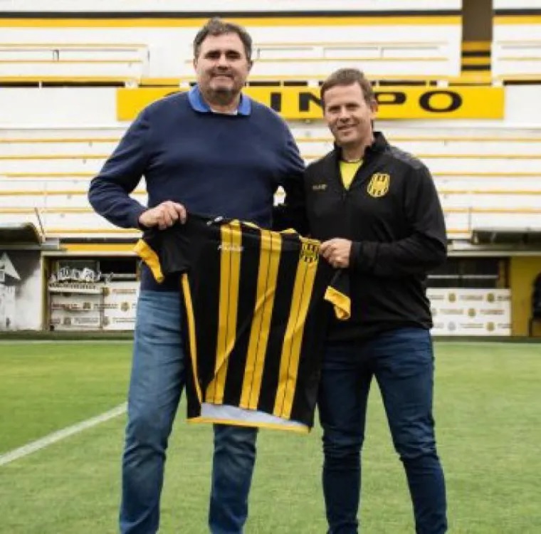 NicoFernandezBB's tweet photo. #FederalA

📰 El mercado de pases de @Olimpo_Oficial 

🖋️ Nuevo DT: Pedro #Llorens (#Racing de Córdoba)

👍 Sigue: Luis Vila

👉 Seguirían: Cevasco, Gutiérrez, Martín García y Hadad

⁉️ Incógnita: Affranchino y Araujo

📄 Tienen contrato: Ramírez, Di Buo, Coacci y Pipa Fernández https://t.co/Irum5VOchU