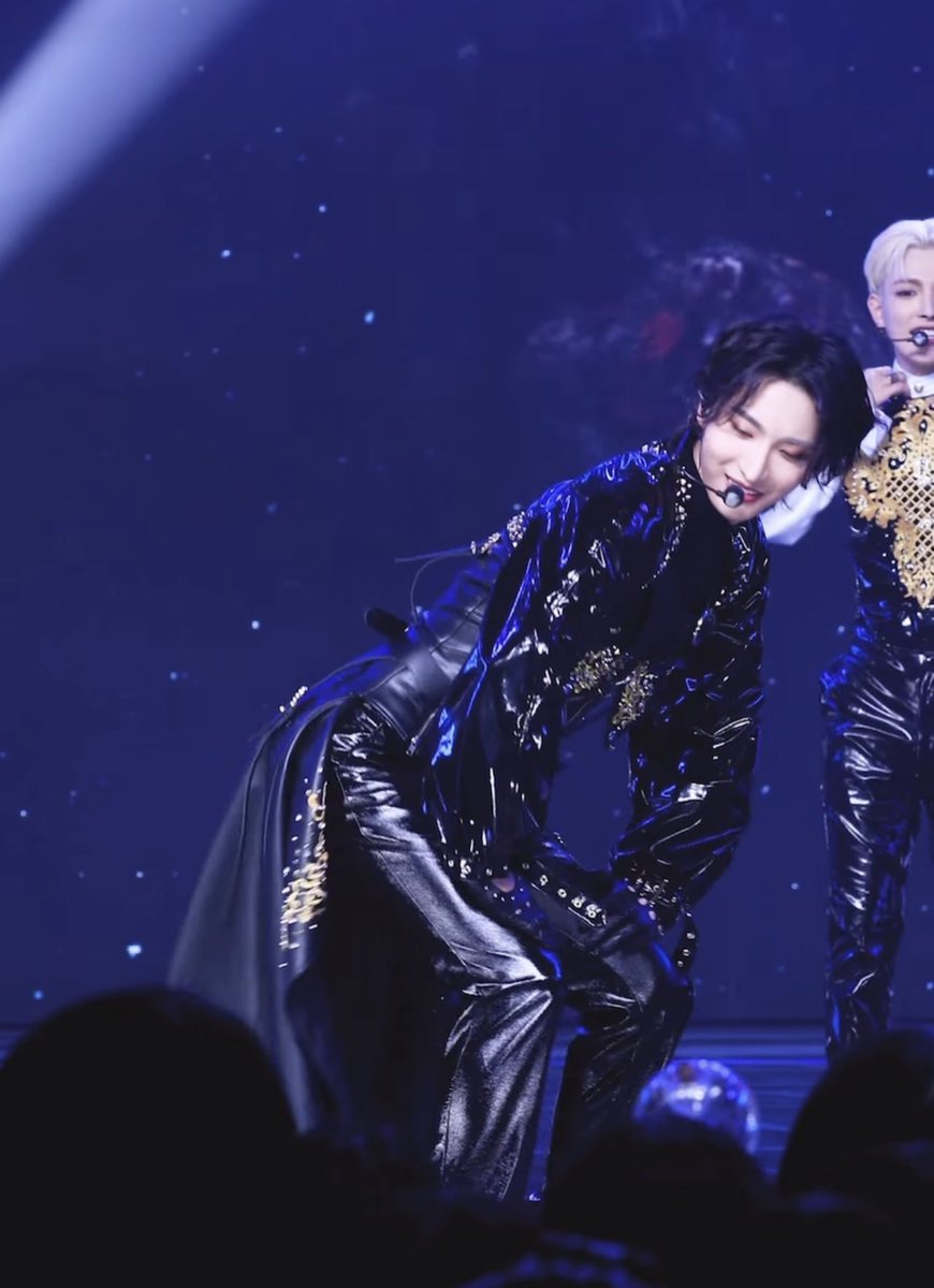pshsource's tweet photo. seonghwa full on twerking while wooyoung sings his part in crazy form 😭 https://t.co/aMJRTXvI6p