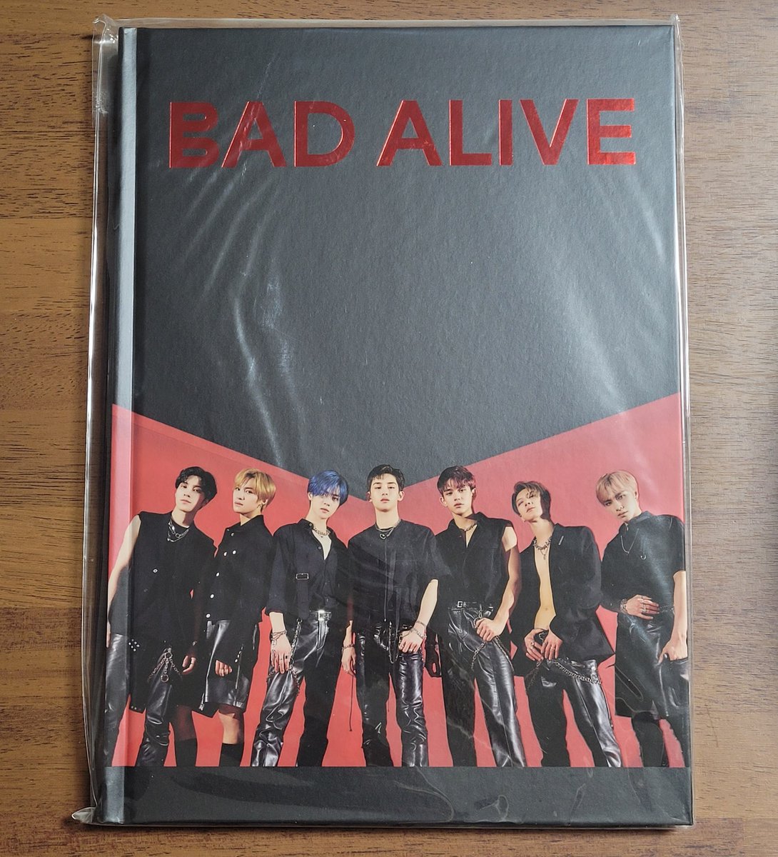 kwonbin01's tweet photo. 웨이션 스토리북 양도

2.6에 원가양도합니다 (단체 포스터 포함 O)
계속 보관만 해서 상태 좋아요!
(일반택배+0.4/반값택배+0.2)

엔시티 웨이션브이 웨이브이 배드 얼라이브 밷얼라이브 포토북 포토스토리북 쿤 텐 윈윈 루카스 헨드리 샤오쥔 양양 굿즈 양도 WayV Bad Alive https://t.co/qAk7gifvro