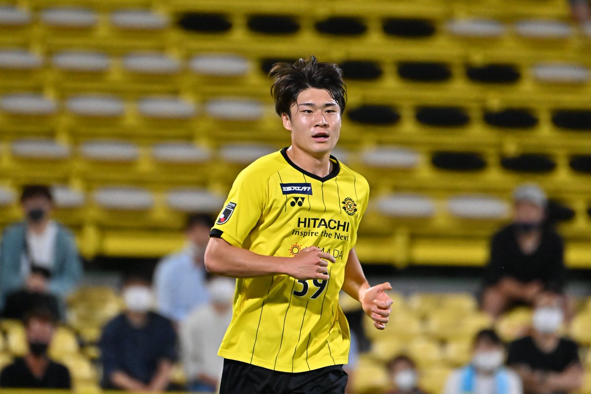 REYSOL_Official's tweet photo. 徳島ヴォルティスへ期限付き移籍中の #森海渡 選手の横浜FCへの完全移籍が決定しました。
「苦渋の決断でしたが、自分で決めた道を正解にできるように、お世話になった方々へ成長した姿をお見せできるように(中略)覚悟を持って新たな環境で頑張りたいと思います」#柏レイソル
https://t.co/j79qajPVWG https://t.co/MD7aNVxEX6