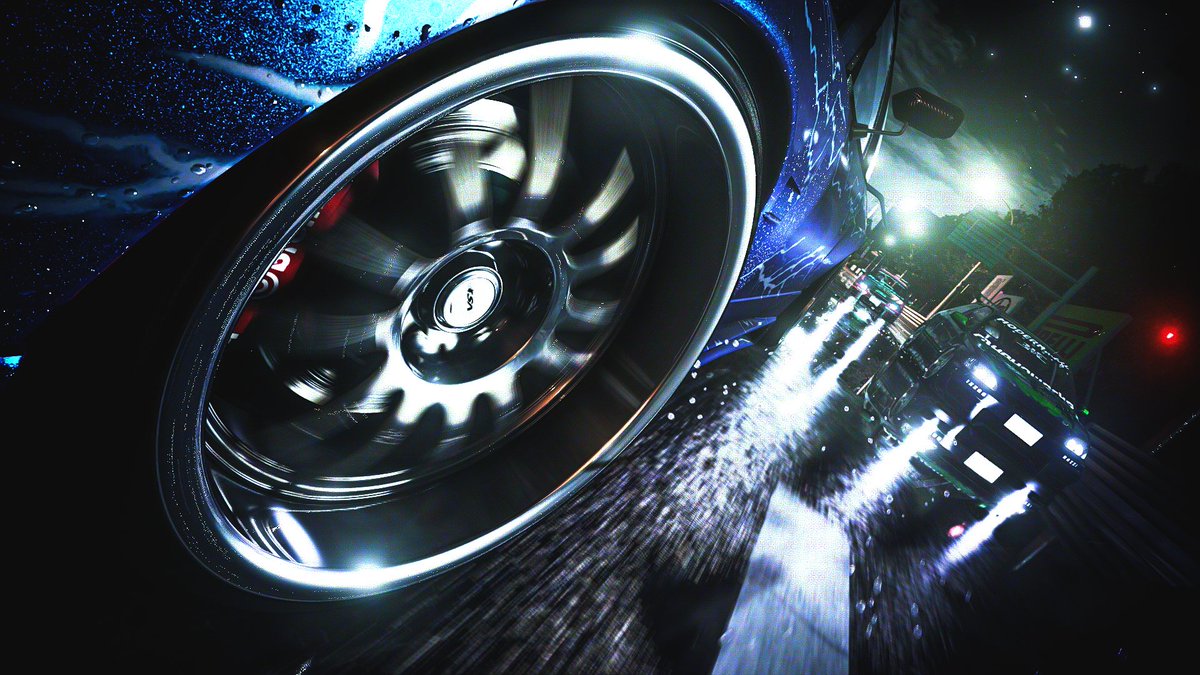 featuring tweet media