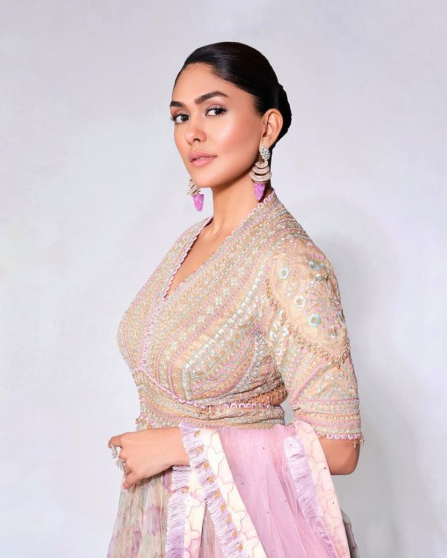 TradeBOC's tweet photo. Radiant and versatile, #MrunalThakur
#MrunalThakurMagic #VersatileStar #CinematicExcellence #MrunalInFocus #DynamicPerformer