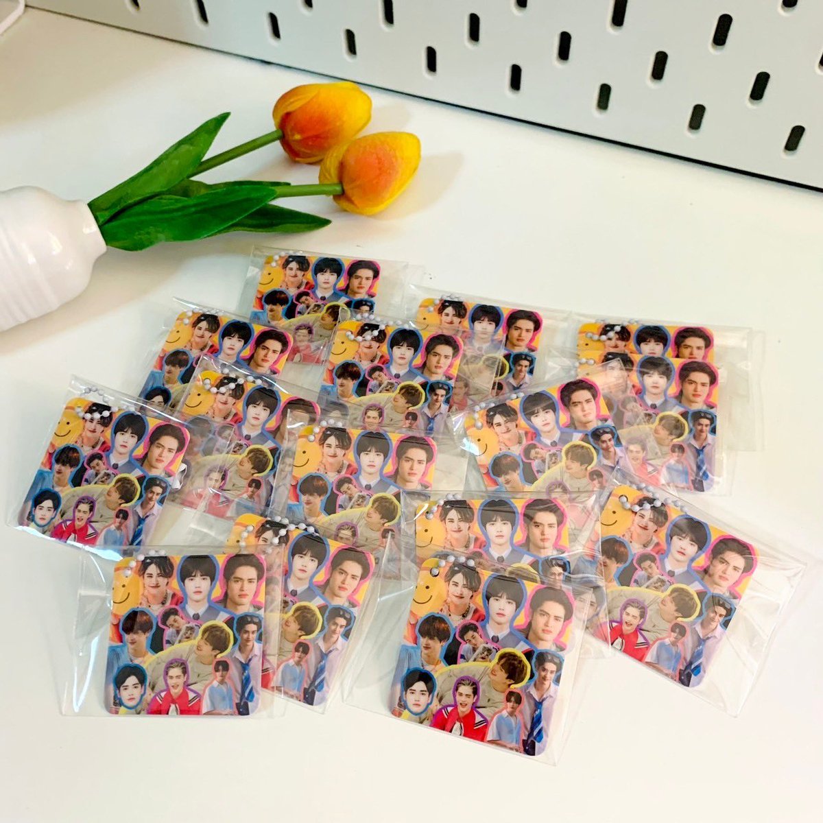 preidolshopp's tweet photo. พวงกุญเหลี่ยมจิ๋ว 2*2 นิ้ว แบบเคลือบ 
อันละ 6 บาท (สองด้าน +2บาท) ขั้นต่ำ 5ใบ 
#ตลาดนัดบังทัน #ตลาดนัดEXO #ตลาดนัดอากาเซ  #ตลาดนัดอากาเซ่ #ตลาดนัดblackpink #ซนซน  #ดังจุง #ยิมโน #มายอาโป #เอิร์ทมิกซ์ #อิงล็อต #กั๊พอ้าว #หยิ่นวอร์ #ฟรีนเบค #เจมีไนน์โฟร์ท #แ��โด #น้ําตาลฟิล์ม https://t.co/aCERDx9wEc