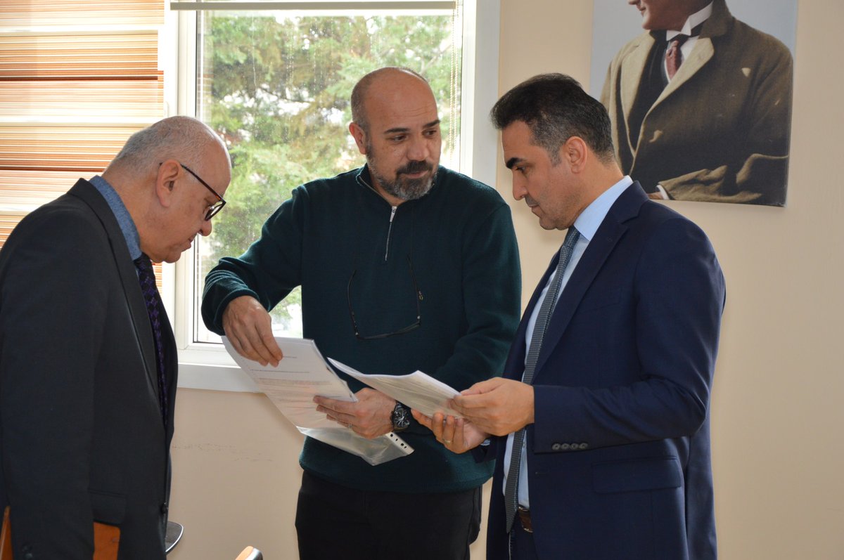esenyurtmem's tweet photo. Nakipoğlu Cumhuriyet Anadolu Lisemize ziyarette bulunan İlçe Milli Eğitim Müdürümüz Tayfun Özyolcu ve Şube Müdürümüz Fatih Deniz, sınava girecek öğrencilerimize başarılar diledi.

@Yusuf__Tekin @MucahitYentur @CobanogluF @TayfunOzyolcu @Ncal_Lise https://t.co/tolEVxU5AE