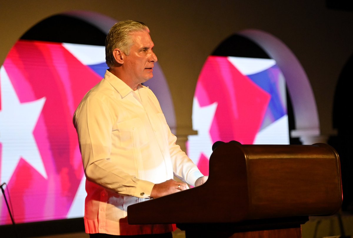 emisoranuevitas's tweet photo. When history goes ahead, leaving deep and proven lessons in its wake; When he guides, supports and encourages with his energies intact, after hundreds of victorious battles, the greatest challenges excite. If possible. #ThisIsTheRevolution #Cuba https://t.co/8p6j0iqwLy