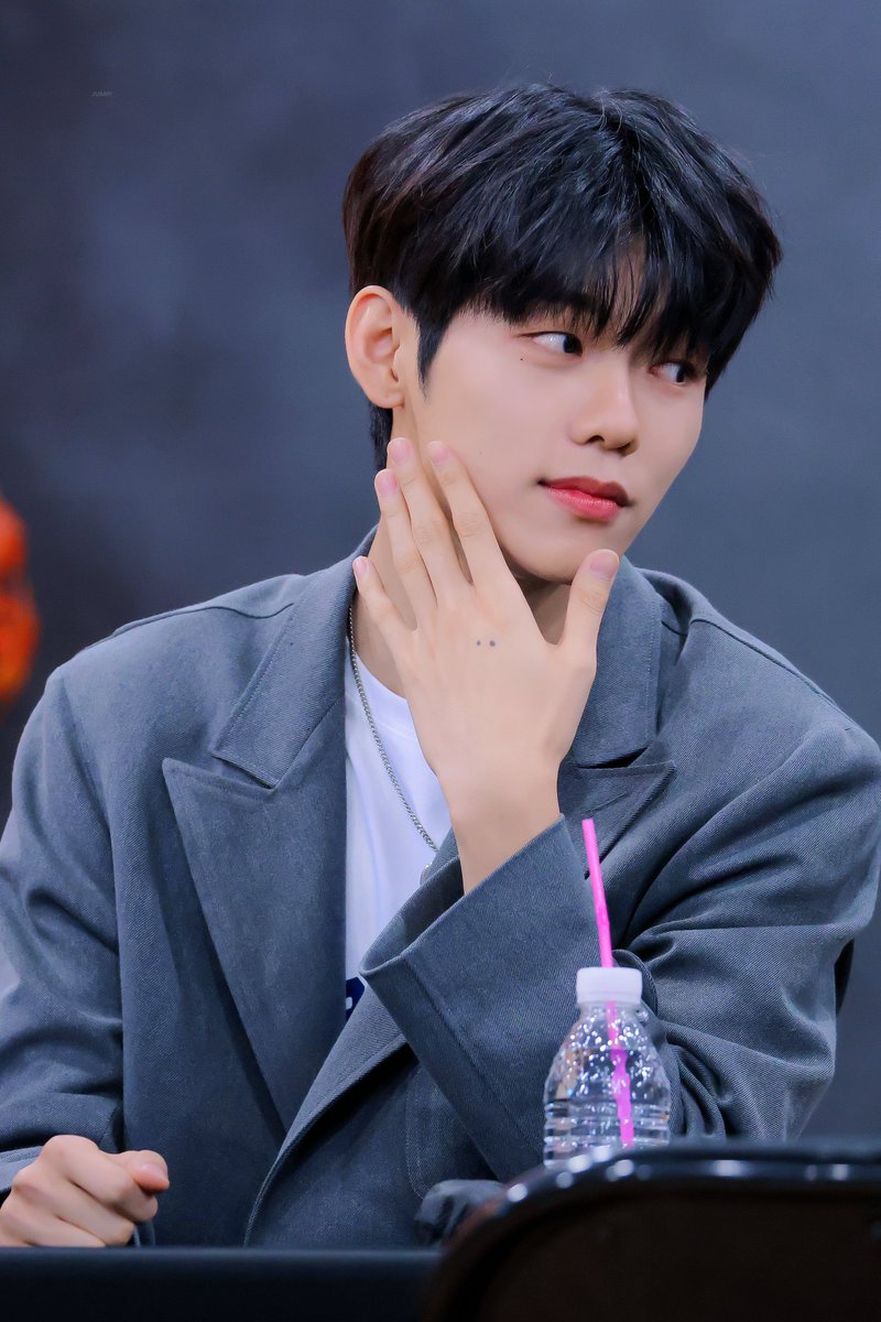 231126

나 떨리다....................

#이정현 #LEEJEONGHYEON #EVNNE