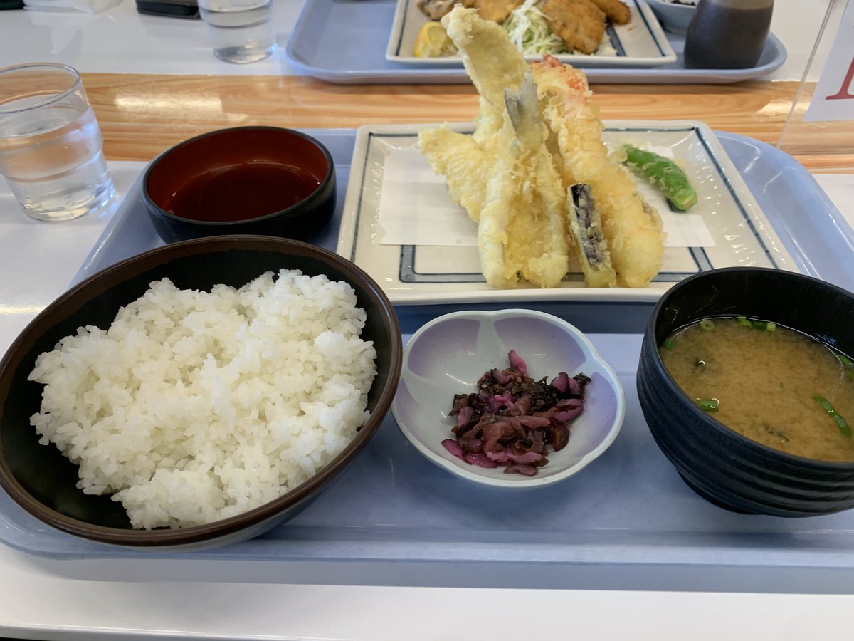 SKY_14R_ns's tweet photo. 遅くなりましたが
あけましておめでとうございます。
今年もよろしくお願いします。

新年、初釣行はイトヨリダイ祭り！
最大43センチぐらい？
あと、クラカケトラギス！なのか？
とても良い滑り出し☺️
お昼？は、ばんやで天ぷら🍤

今年も楽しく釣りするぞー🎣
（このアカウトはバイクアカウトです） https://t.co/DIK9a7DLJB