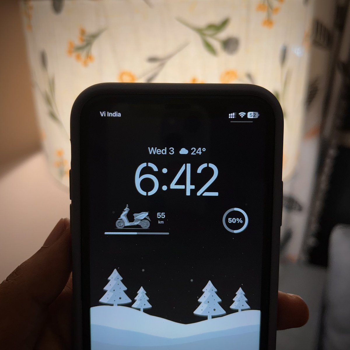 zephyrwala's tweet image. The lock screen battery widgets for my demo @atherenergy iOS app look so good that someone asked me at a coffee shop how I got that on my iPhone. 

#buildinpublic #widgetkit #ios17 #widgets