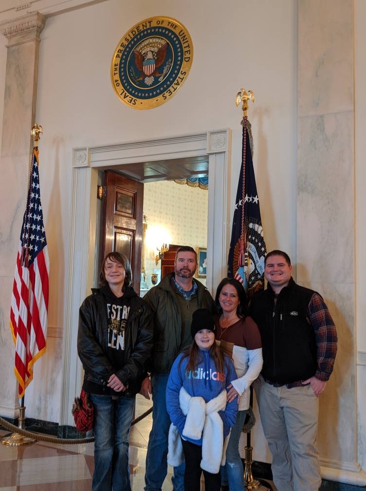 FINSAgency's tweet image. Day 3 Bucket List #18 – Explore the White House in D.C. 🇺🇸 Symbol of American democracy, it opens for public tours, offering a firsthand look into iconic rooms and history. #WhiteHouseAdventure #BucketList #Day3