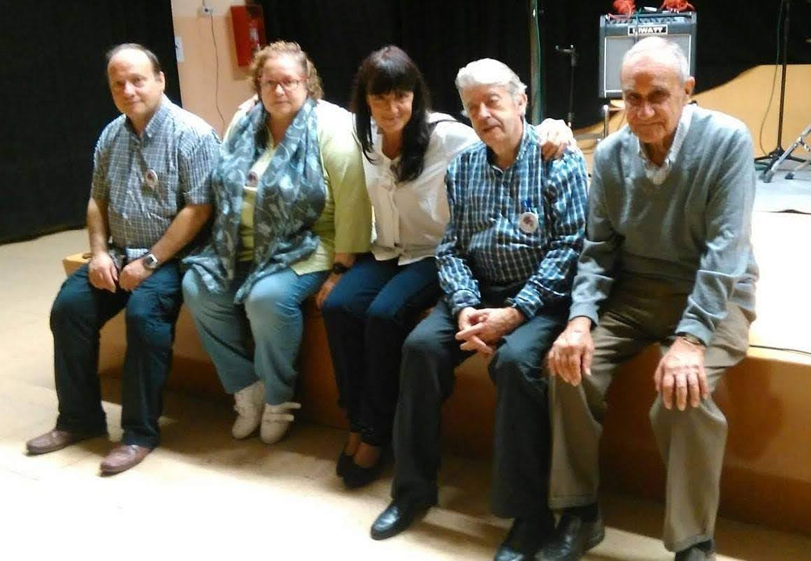 cuidadors's tweet photo. #BonDia bona gent! #FeliçDimecres ! Avui ús explicarem qui són aquests/es "ploms" que cada matí és lleven amb ànsies de #defensar #drets #justícia #dependència, després de participar en un taller en el que tothom parlàvem el mateix idioma, #pors #soledad manca #ajuts #suport vam https://t.co/8iOUWsOTli