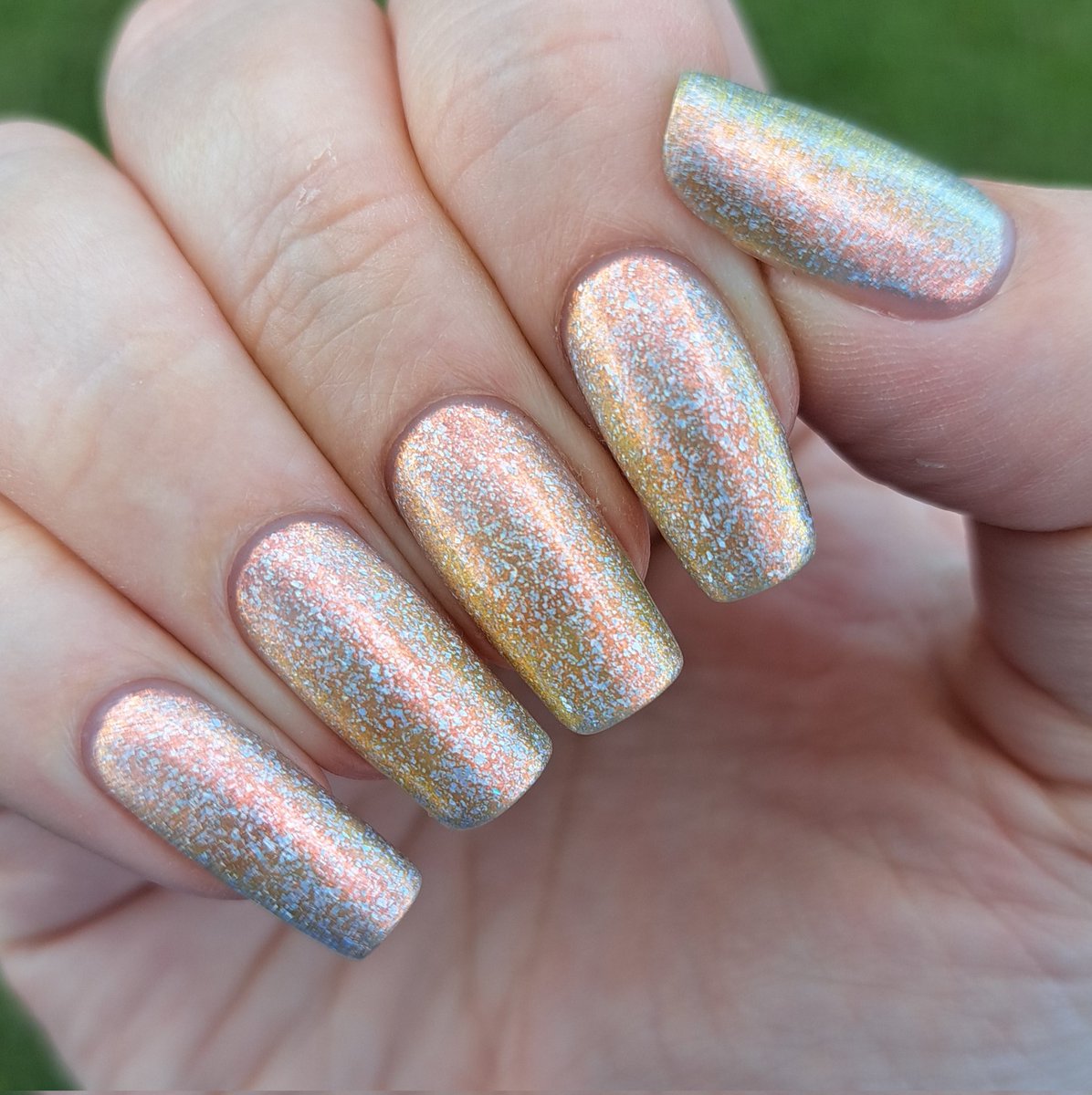 givemesparkles's tweet photo. This week's polish: 'The Perfect Match' from @kbshimmer's It's Fall About You collection is a silvery colour-shifting shimmer, showing off coppery red, peachy orange, warm gold and lime, with holo glow flakes throughout. ✨️🧡💅 #kbshimmer #indienailpolish #givemesparkle https://t.co/NhDz8mL8zh