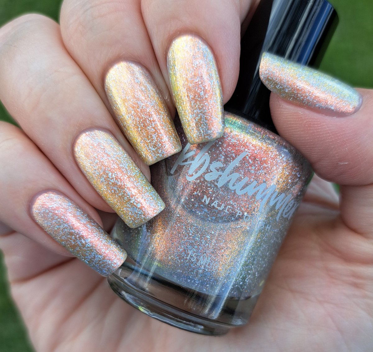 givemesparkles's tweet photo. This week's polish: 'The Perfect Match' from @kbshimmer's It's Fall About You collection is a silvery colour-shifting shimmer, showing off coppery red, peachy orange, warm gold and lime, with holo glow flakes throughout. ✨️🧡💅 #kbshimmer #indienailpolish #givemesparkle https://t.co/NhDz8mL8zh