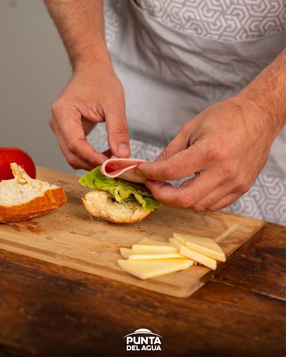 puntadelagua_ar's tweet photo. Nuestro queso Tybo es de sabor suave y agradable!
¿Lo más importante? Tu acompañante fundamental en sándwiches 🤤😍
#PuntaDelAgua
#PuntaDeAgua
#ElCorazónDeTusComidas
#Queso
#Tybo
#Sándwich https://t.co/iSwpWbcOdm