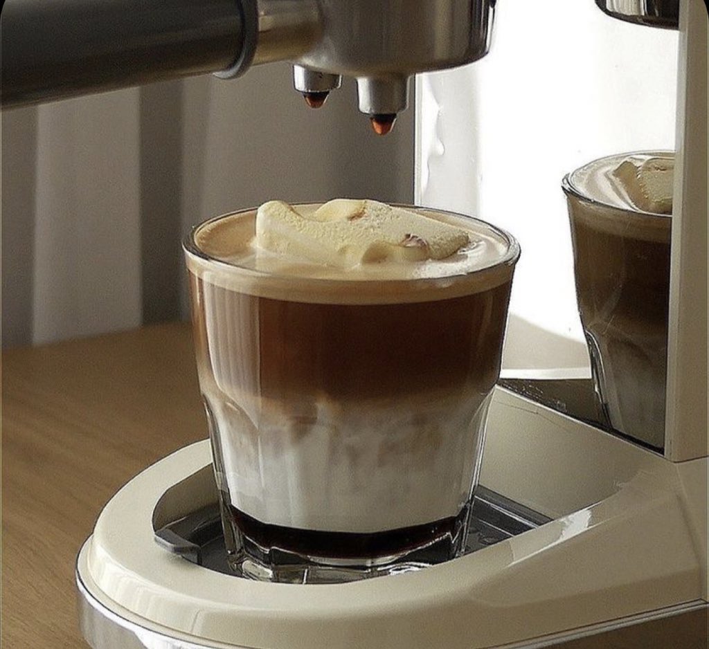 chanelkake's tweet photo. coffee lover ♡ https://t.co/EIx4hhLOP3