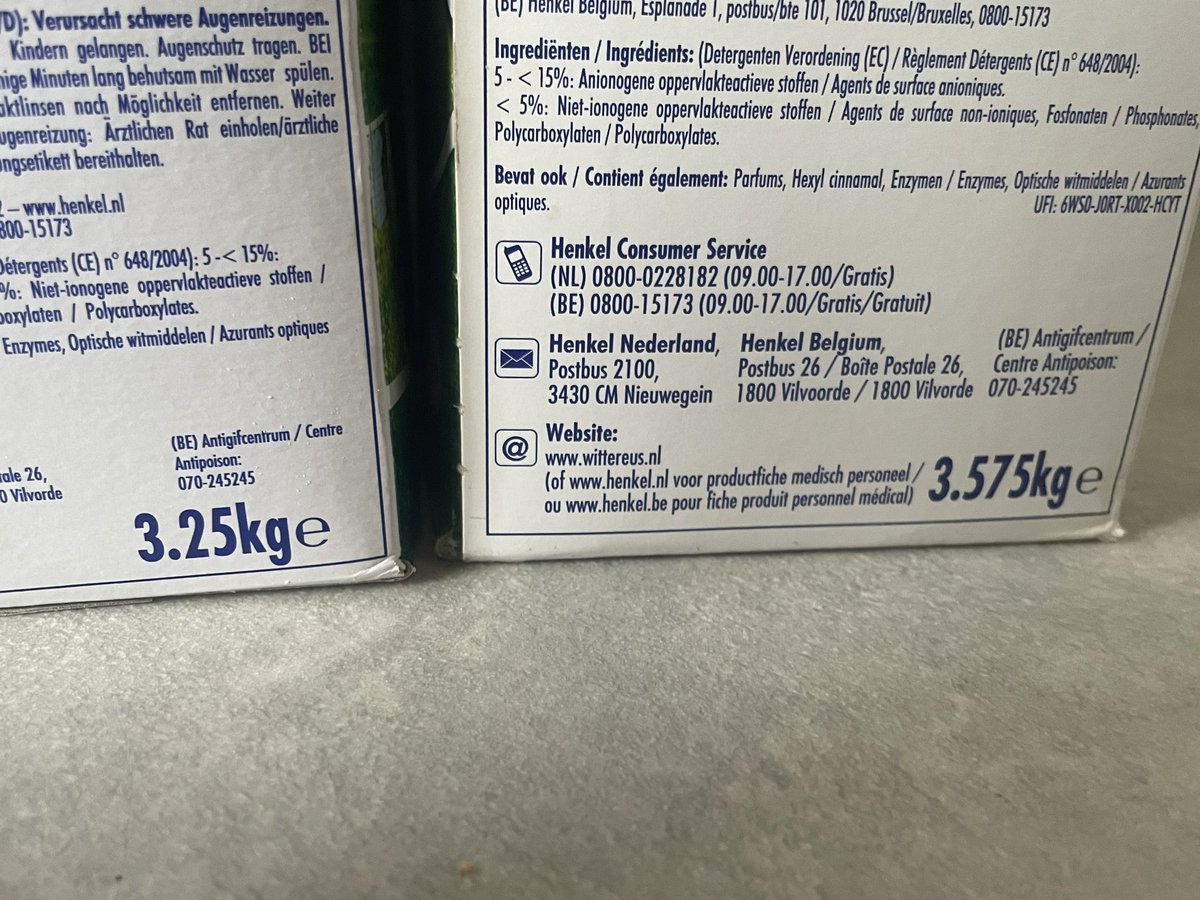 deKantwerkster's tweet photo. Witte reus is witte dwerg geworden… ik dacht dat ze economischer met de verpakking om waren gegaan; want de doos is altijd veel te groot voor de inhoud, maar er zit nu dus ook minder in. Is de waskracht verbeterd, kan je met 325 gram minder ook nog 65 keer de was doen? @Henkel https://t.co/61w1bAKkmp