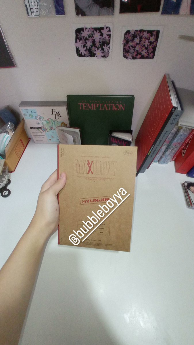 bubbleboyya's tweet photo. ขาย wts 
บั้มเปล่า miroh cle 1 ปกฮันจีซอง 270 
บั้มเปล่า maxident case version ซึงมิน ฮยอนจิน 170
ราคารวมส่งเอกชนแล้ว 
#ตลาดนัดเด็กหลง #ตลาดนัดstraykids https://t.co/kuHWZPblpW