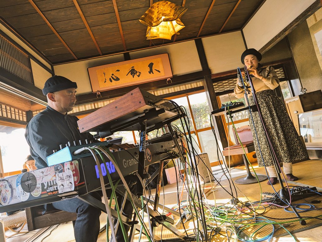 fukuya11411's tweet photo. 海外より一時帰国された大好きなSAX奏者の福田ひとみさんのデュオ「ラティサ」のライブにお邪魔して来ました🎵
1年ぶりの彼女の奏でる音色は変わらず素晴らしく、感動的でした✨
年明けから辛い出来事が続きましたが、音楽は人々の希望になることを改めて実感出来ました😢
#ラティサ #LaTICA #ライブ https://t.co/nRjuTRUG3K