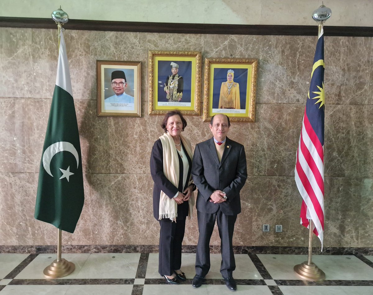 On Wednesday, 27 December 2023, Ambassador Azhar received a courtesy call by  Ms. Tahseen Sayed Khan, Honorary Consul of Albania in Islamabad at the High Commission. Both sides discussed issues of mutual importance between Malaysia and Pakistan as well as Albania.