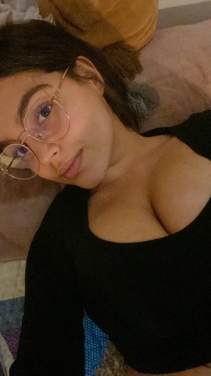 ItsCosplayMaddy's tweet photo. @FreakyCookies Gm 💋 https://t.co/j5osYF52yP