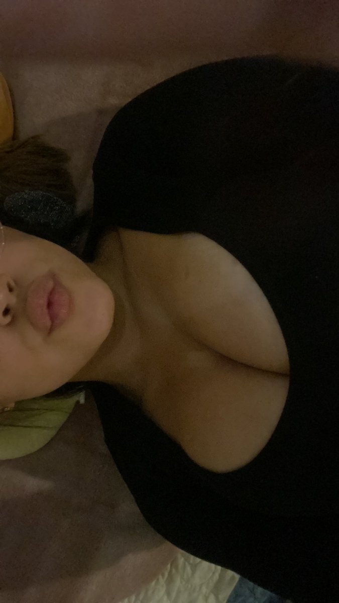 ItsCosplayMaddy's tweet photo. @FreakyCookies Gm 💋 https://t.co/j5osYF52yP