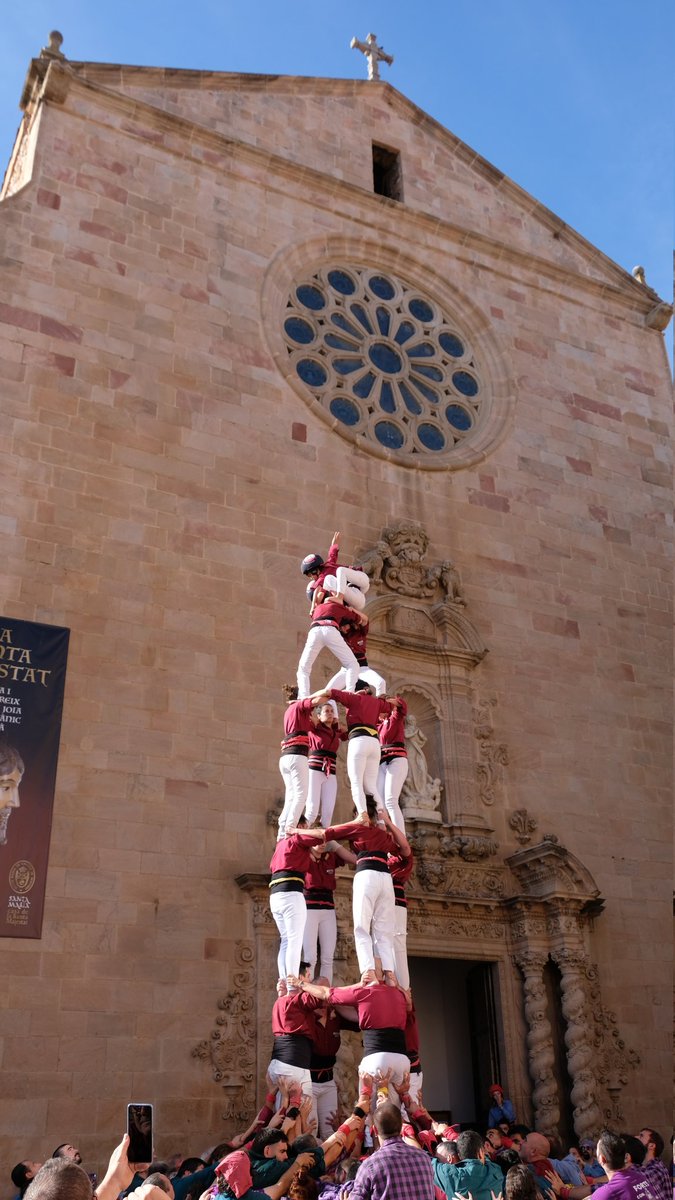 revistacastells's tweet photo. Resum 2023: Dotze colles amb gamma bàsica de 7.
▶️ Els @XerricsOlot  i els @capgiratscdv han ajuntat el 3de7 i el 4de7, estructures que no assolien des de 2019.
✍️@dprats91
👉https://t.co/Jguo5XLZji
#castellers #castells https://t.co/C7tvOevVwJ