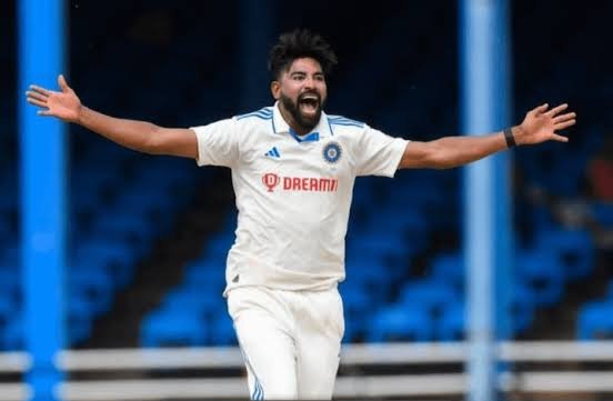 pradeepsehgal's tweet photo. #Siraj show at Capetown. what a start to the new year.

FIVE WICKET HAUL BY SIRAJ IN 7.5 OVERS...!!!!

5/9 in the first session.

#MohammadSiraj #INDvsSA #SAvsIND #Bumrah #TeamIndia #RohitSharma𓃵 #ViratKohli https://t.co/LzDp4QwmW1