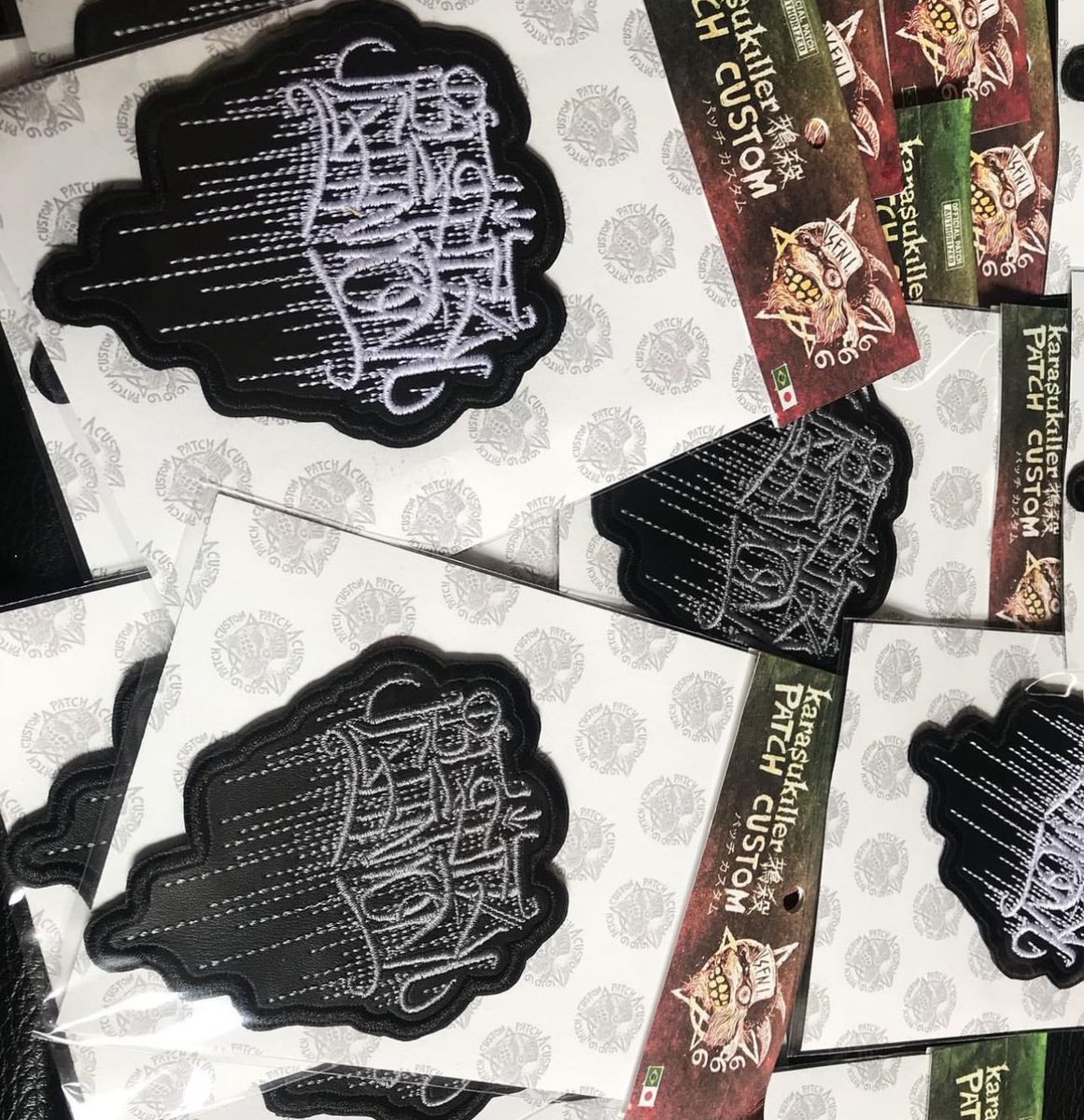 KarasuKiller's tweet image. #blackganion オフィシャル刺繍パッチ　糸の色　グレー と　白