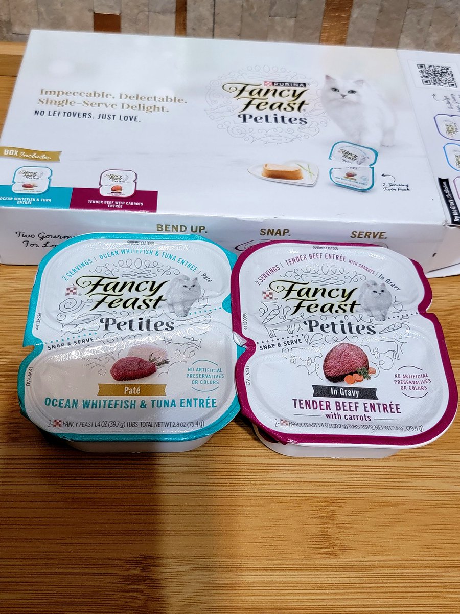 blastkat's tweet photo. Ordinarily, I purchase salmon, chicken or ocean whitefish @purina #FancyFeast Petites. These 2 flavors: beef &amp; ocean whitefish and tuna are new to us. All our cats really enjoy them. *Received #complimentary from @samplesource #samplesource #trybeforeyoubuy #gifted #purina https://t.co/z7n4WTTKnC
