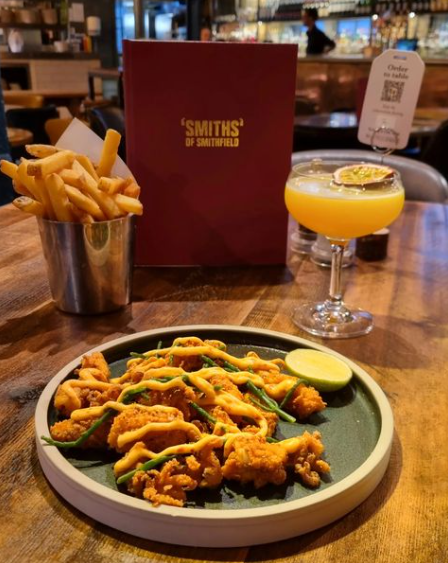 thisissmiths's tweet photo. THE BAR 🍻

Brixham squid, 'Nduja aioli, samphire, lime

#smithsofsmithfield #farringdon #london #bar #food #drinks https://t.co/o2ZKY3YTK2